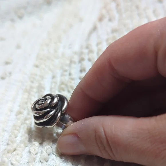 Elegant Silver Rose Ring Sterling Silver Size 6 - Picture 4 of 7